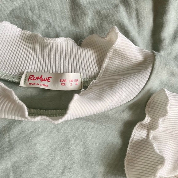 Cropped Long Sleeve Plant Shirt - Picture 4 of 4